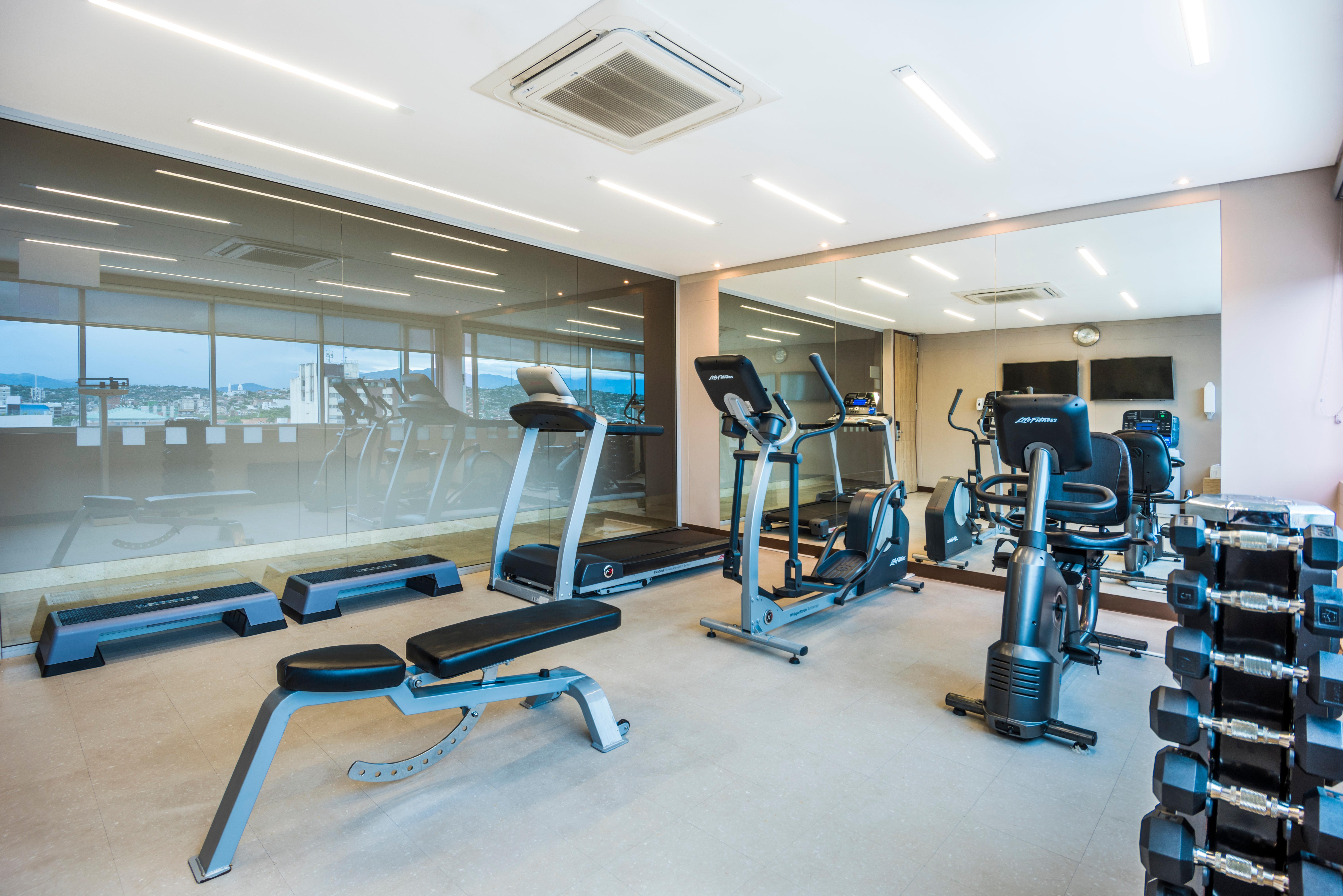 Holiday Inn Cucuta By Ihg Exteriér fotografie A gym in a hotel