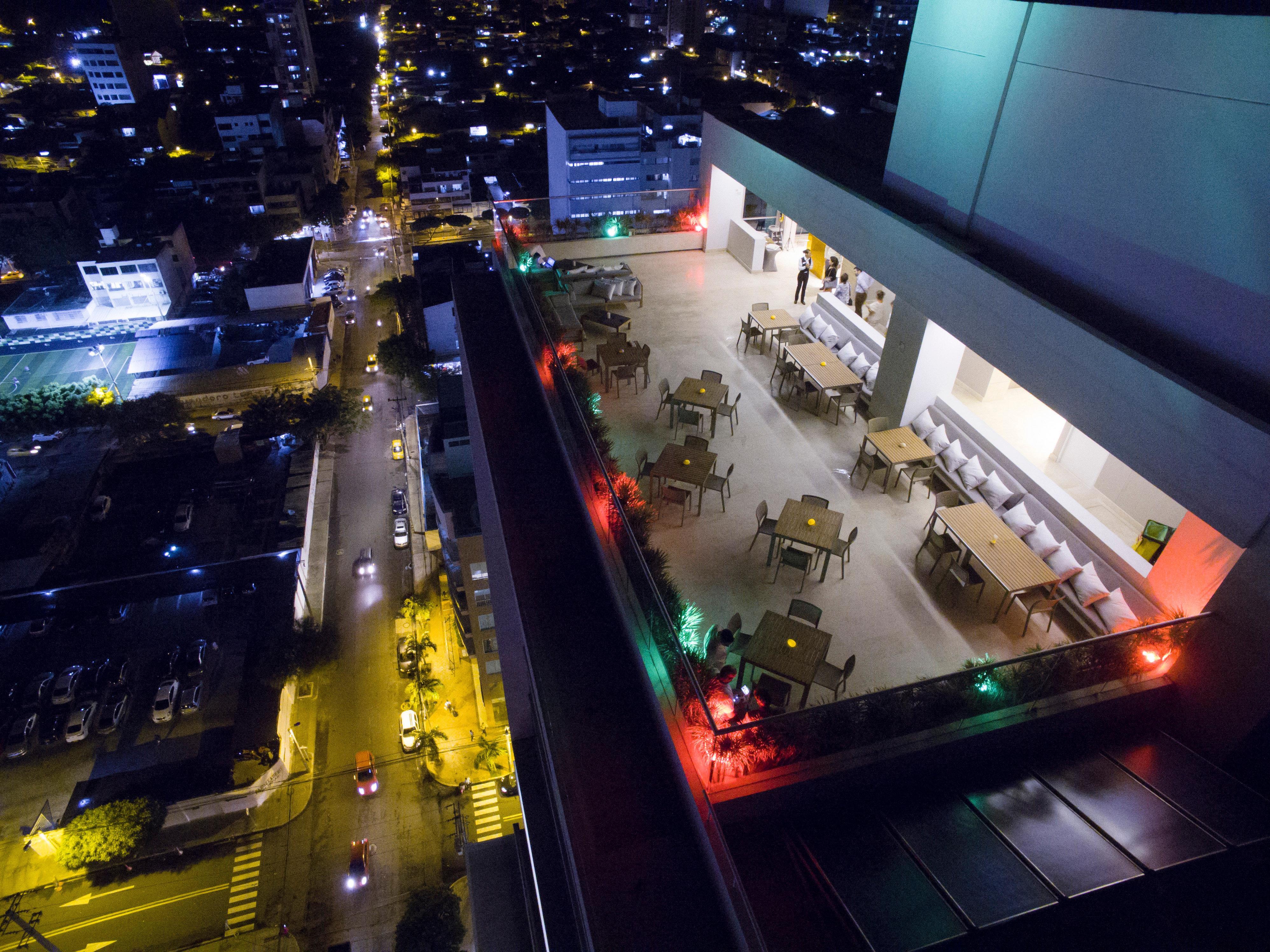 Holiday Inn Cucuta By Ihg Exteriér fotografie Sky bar at the hotel