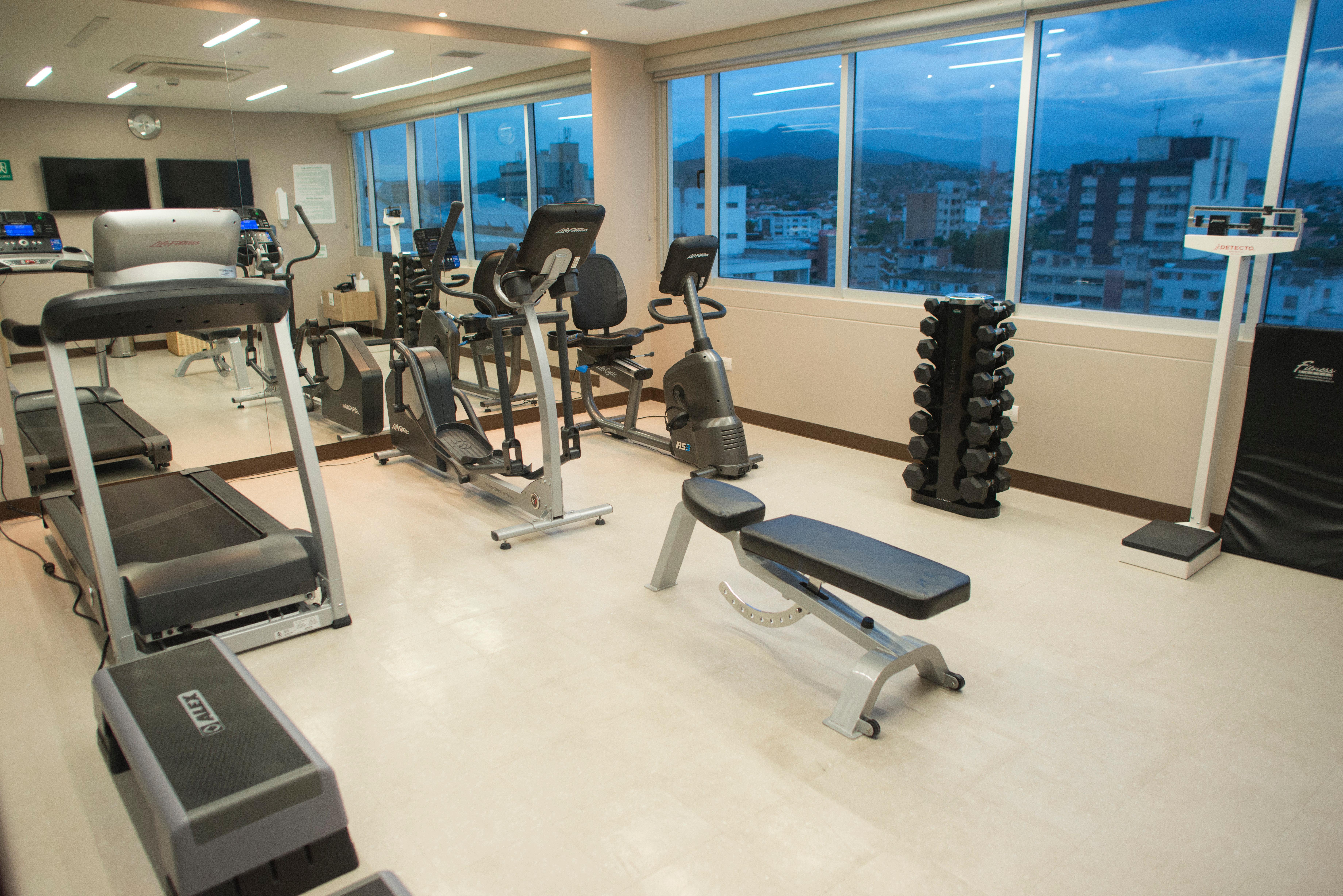 Holiday Inn Cucuta By Ihg Exteriér fotografie A gym