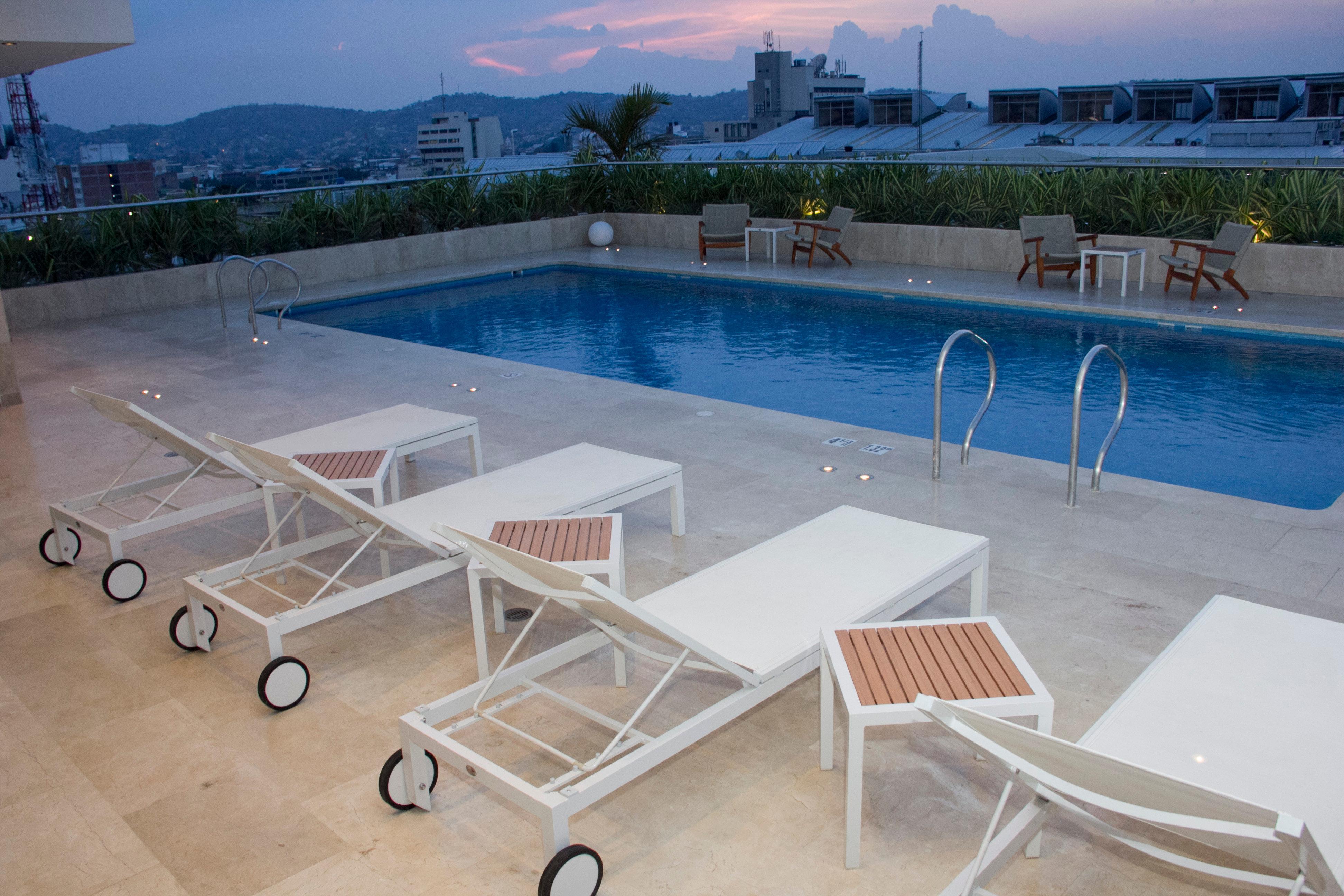 Holiday Inn Cucuta By Ihg Exteriér fotografie Rooftop pool