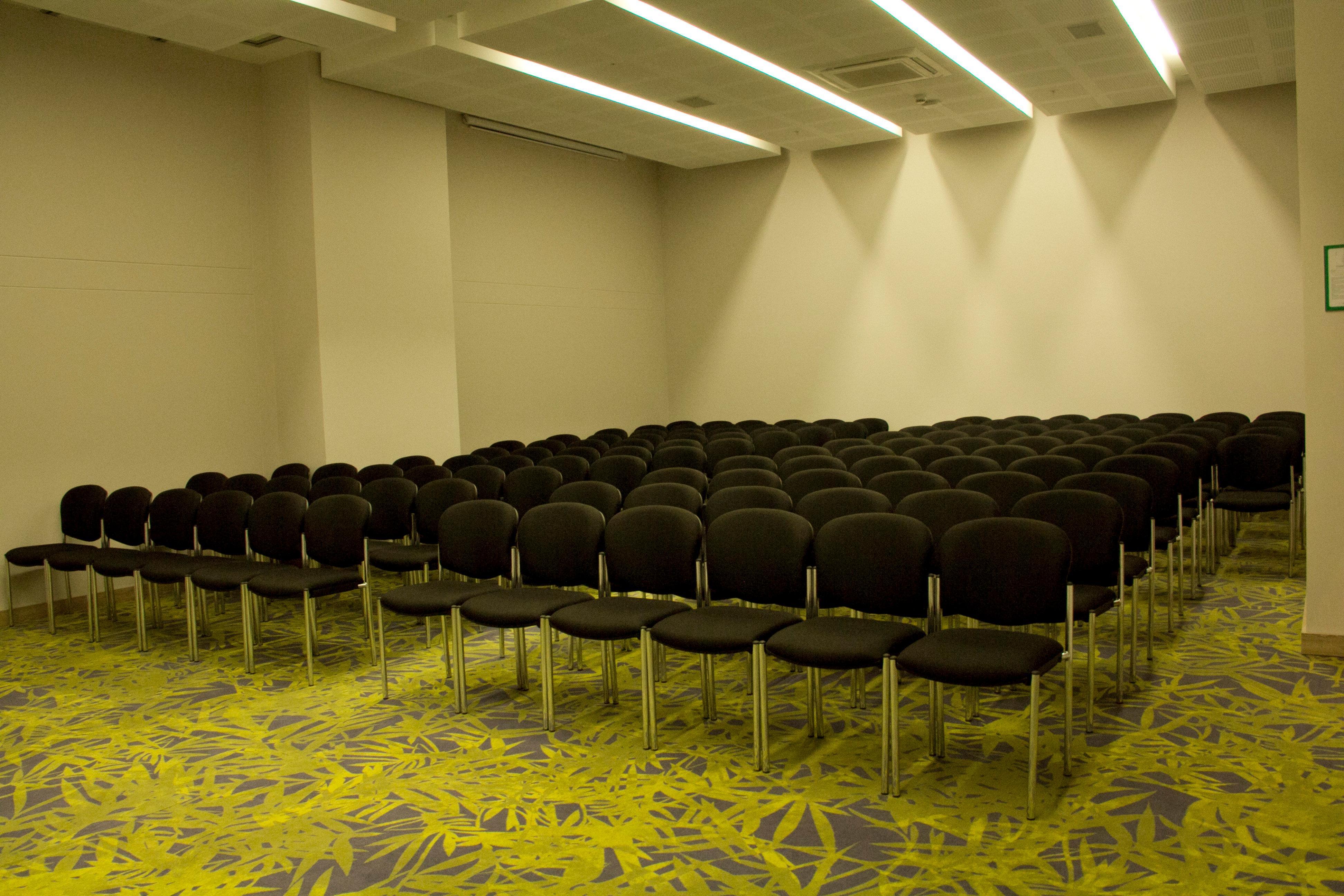 Holiday Inn Cucuta By Ihg Exteriér fotografie A typical conference room