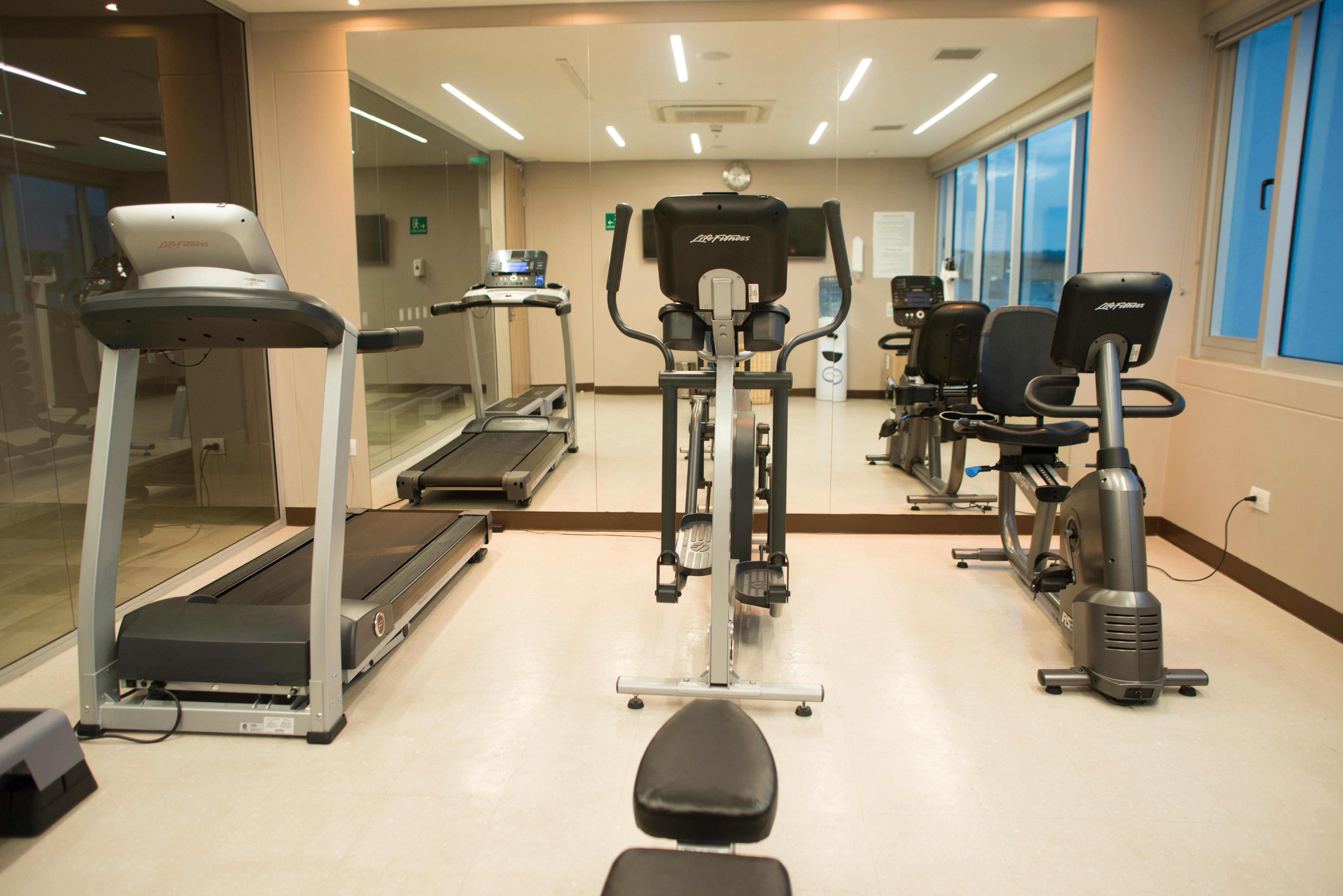 Holiday Inn Cucuta By Ihg Exteriér fotografie A gym