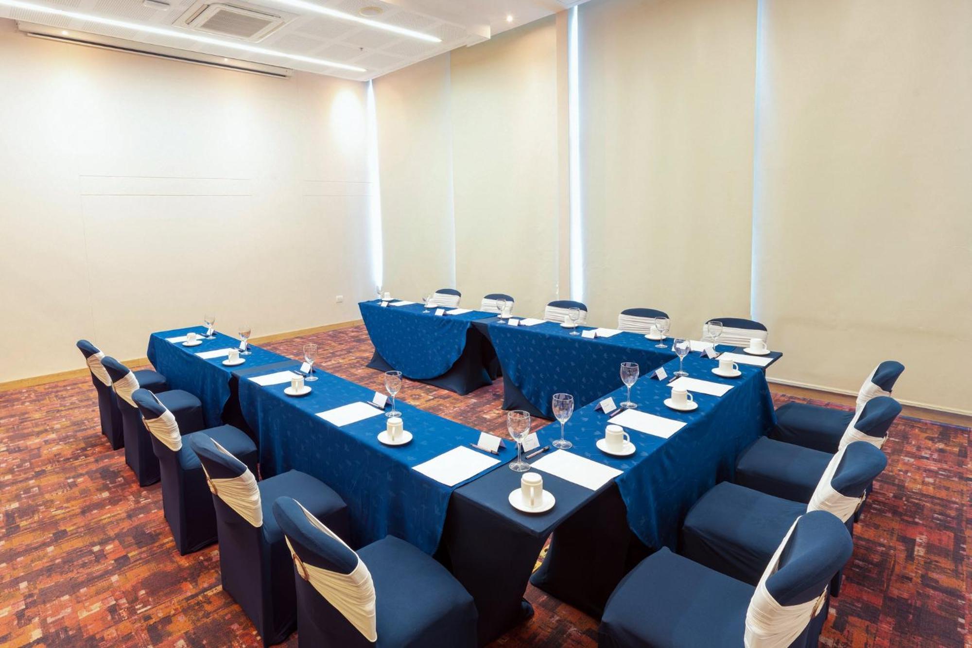Holiday Inn Cucuta By Ihg Exteriér fotografie Meeting room